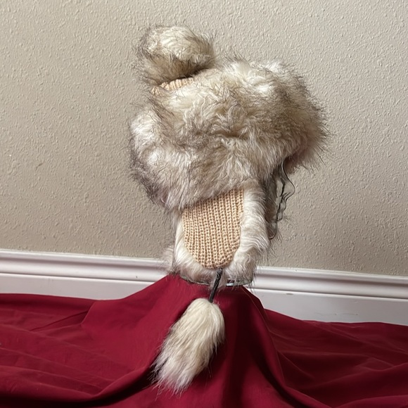 Fluffy Furs OS Knitted Beige Stretchy Hat, Lined with Cream Faux Fur - Picture 4 of 6